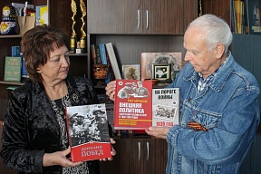 ТОРЖЕСТВЕННАЯ ЦЕРЕМОНИЯ ПЕРЕДАЧИ КНИГ В ДАР ВОСТОЧНО-КРЫМСКОМУ ИСТОРИКО-КУЛЬТУРНОМУ МУЗЕЮ-ЗАПОВЕДНИКУ