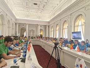 КРУГЛЫЙ СТОЛ В ЛИВАДИЙСКОМ ДВОРЦЕ «АРТЕК» – СТОЛИЦА ДЕТСКОЙ ДИПЛОМАТИИ» КРУГЛЫЙ СТОЛ В ЛИВАДИЙСКОМ ДВОРЦЕ «АРТЕК» – СТОЛИЦА ДЕТСКОЙ ДИПЛОМАТИИ»